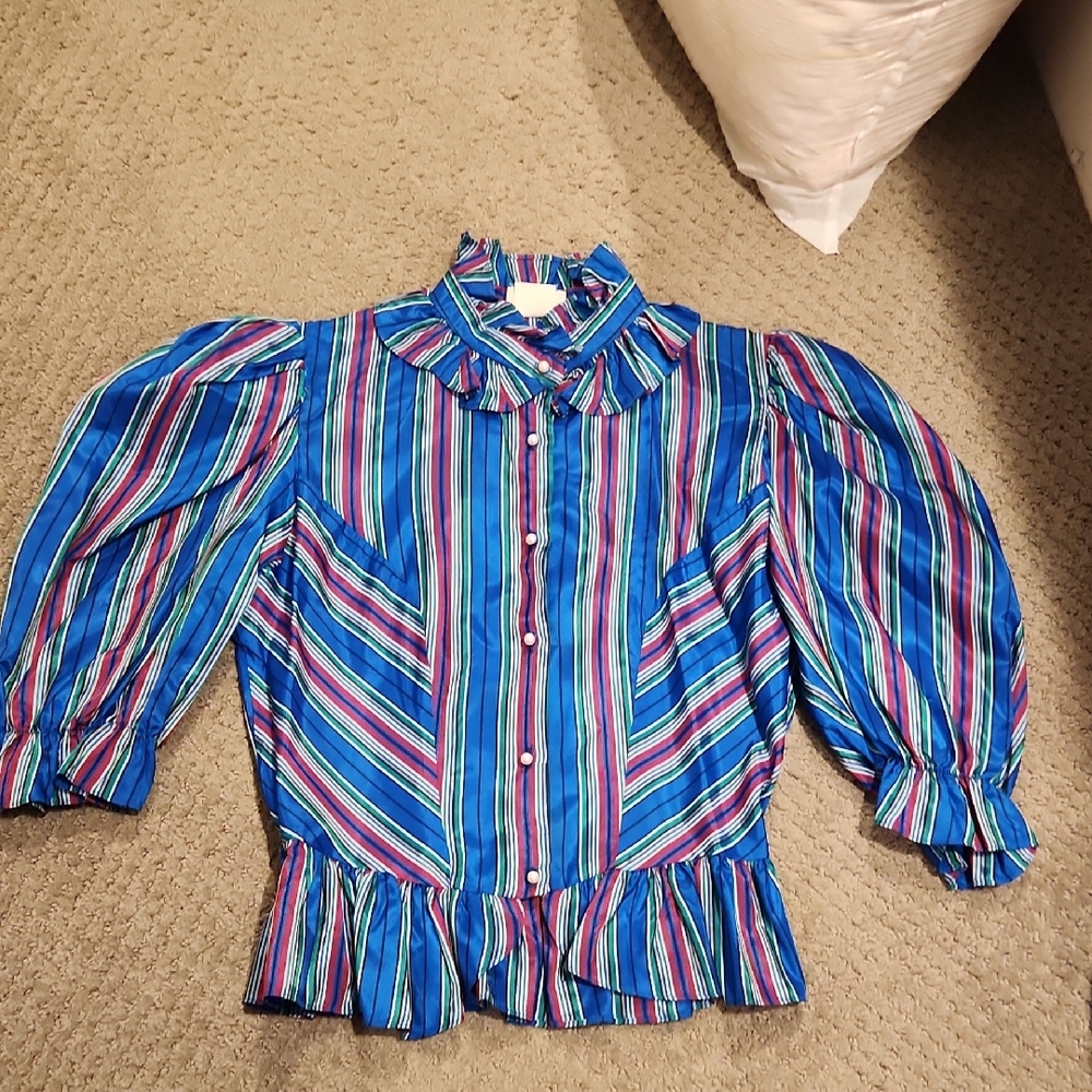 Vintage 1980'S Ladies Blouse. Pearl Style Button down PUFF SLEEVES .